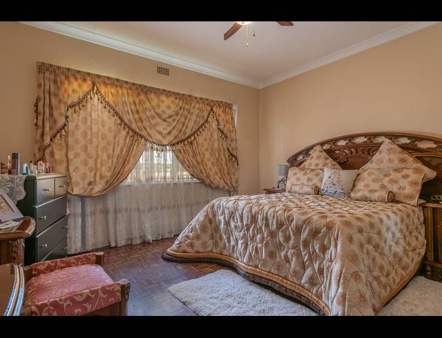 3 BEDROOM FREEHOLD FOR SALE IN ROSEACRE